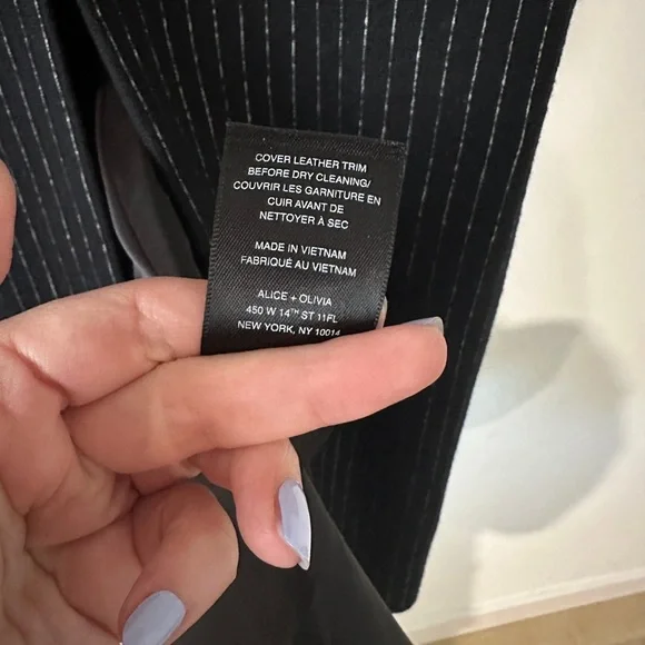 Alice & Olivia Elegant Black Striped Cape Coat with leather trim. Size small - Picture 8 of 9